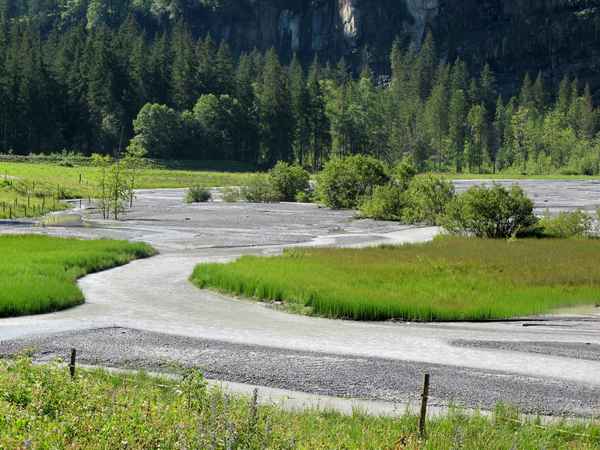 Das Wasser sucht sich den Weg