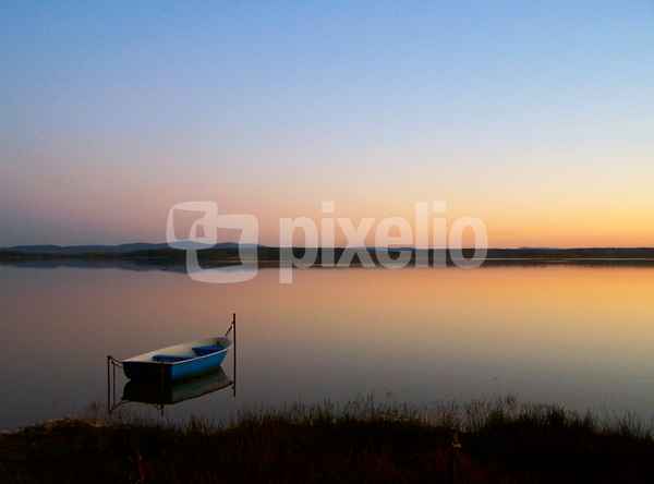 Boot im Sonnenuntergang (2)