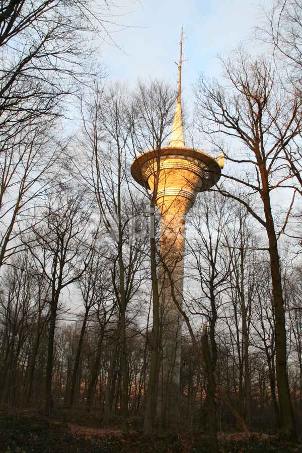 Polizeifunkturm Stuttgart in Abendsonne