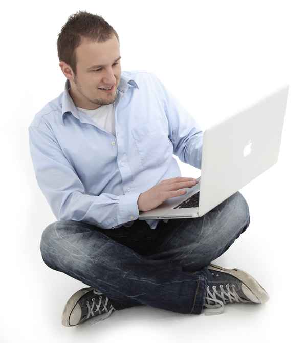 Mann mit Notebook