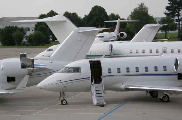 Flugzeuge am Vorfeld