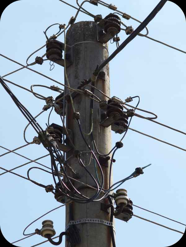 Alter Strommast