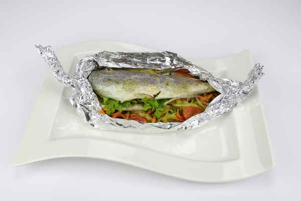 Forelle in der Folie gegart