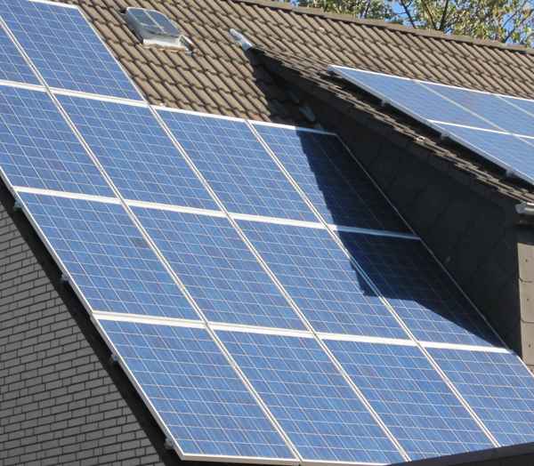 Dach mit Solarzellen