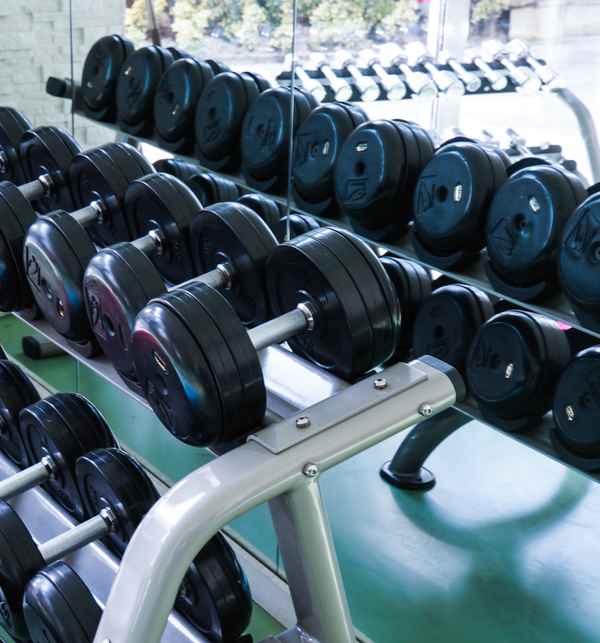 Im Fitness-Studio (Hanteln)