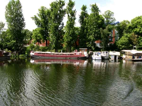 Hausbootsiedlung auf dem Wasser