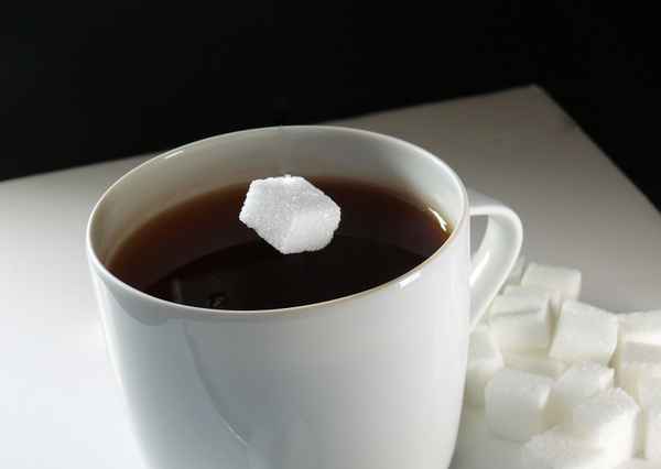 Zucker im Kaffee/Tee ......