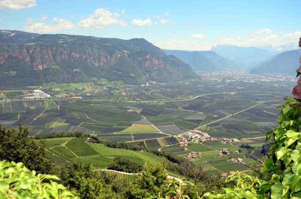 Blick von Burg Hocheppan nach Bozen