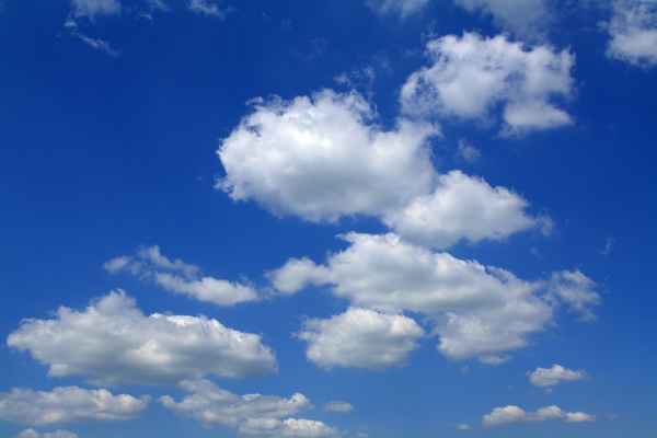Wolken im Mai