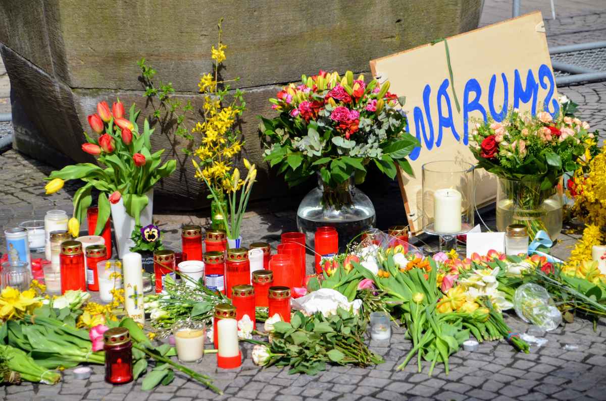 Warum-Schild nach der Amokfahrt in Münster, 7. April 2018