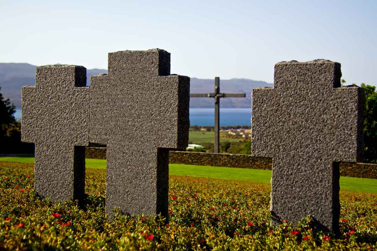 Drei Kreuze auf dem Soldatenfriedhof Maleme