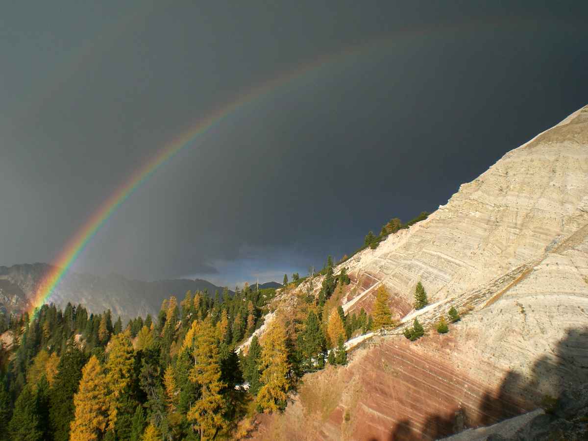 regenbogen in den dolomiten