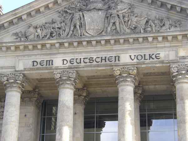 "Dem Deutschen Volke"