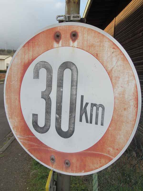 Höchstgeschwindigkeit 30 km/h