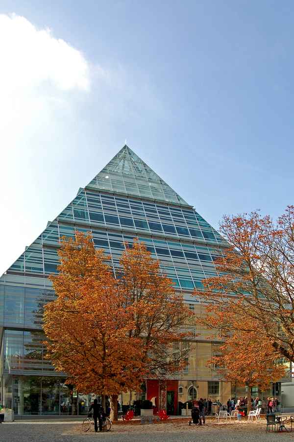 Pyramide der Ulmer Stadtbibliothek