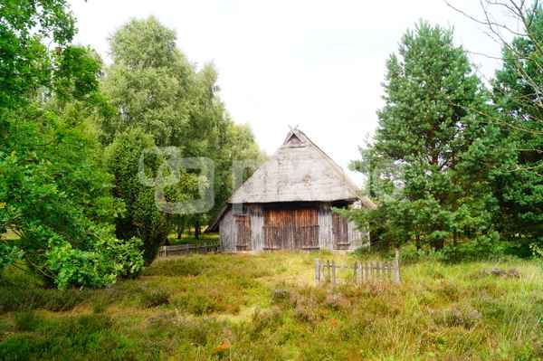Stallgebäude in der Heide