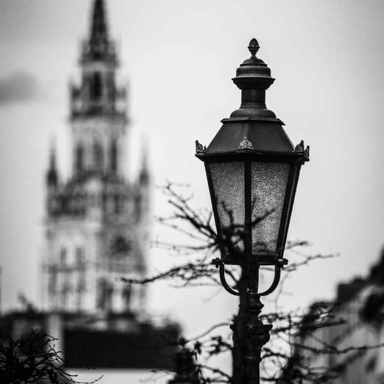 Straßenlaterne in München mit Rathaus