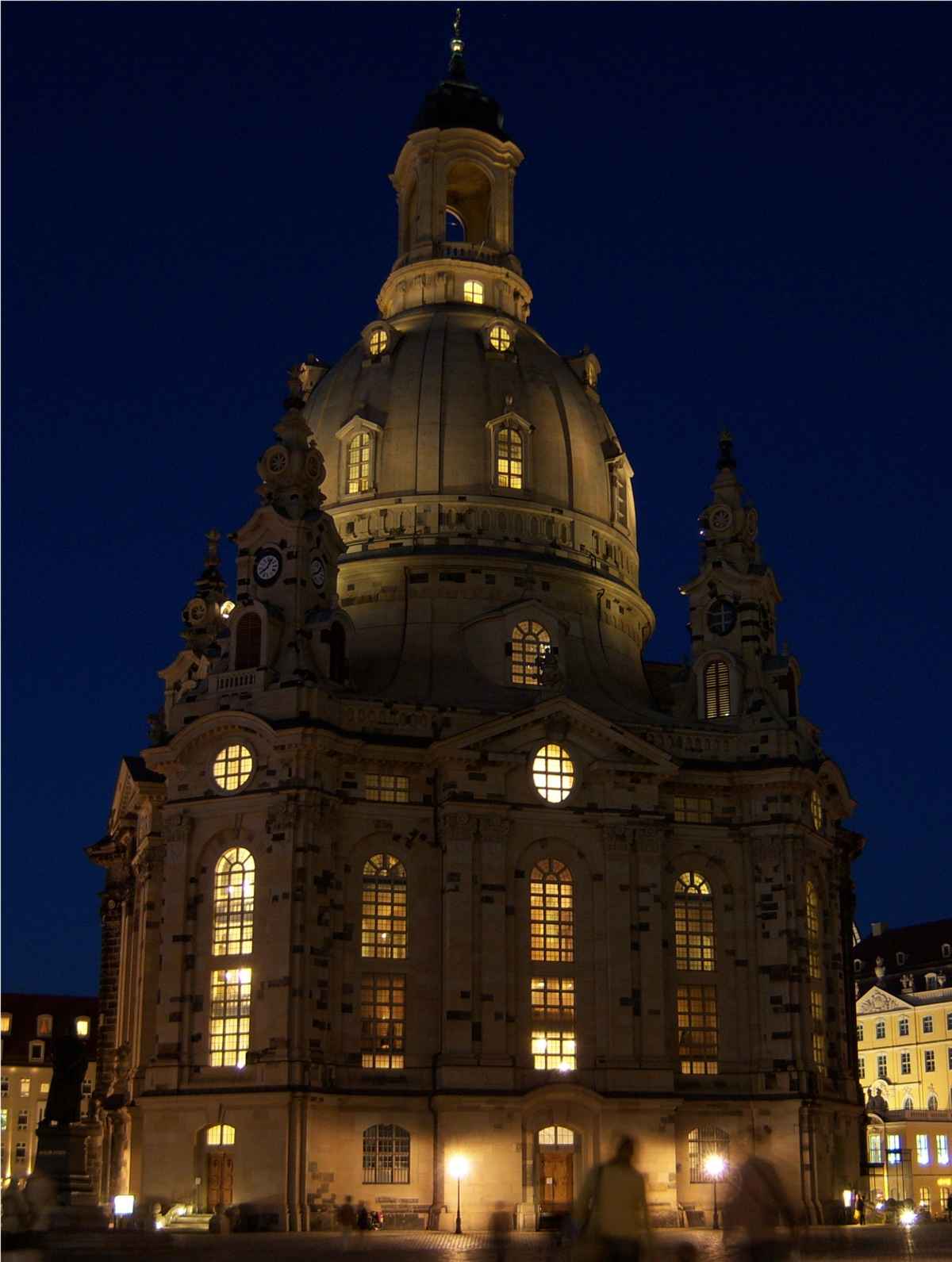 Dresdner Frauenkirche bei Nacht