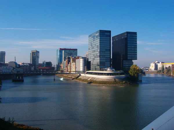Düsseldorf Medienhafen Speditionsstraße