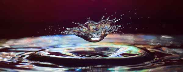 Fliegender Wassertropfen