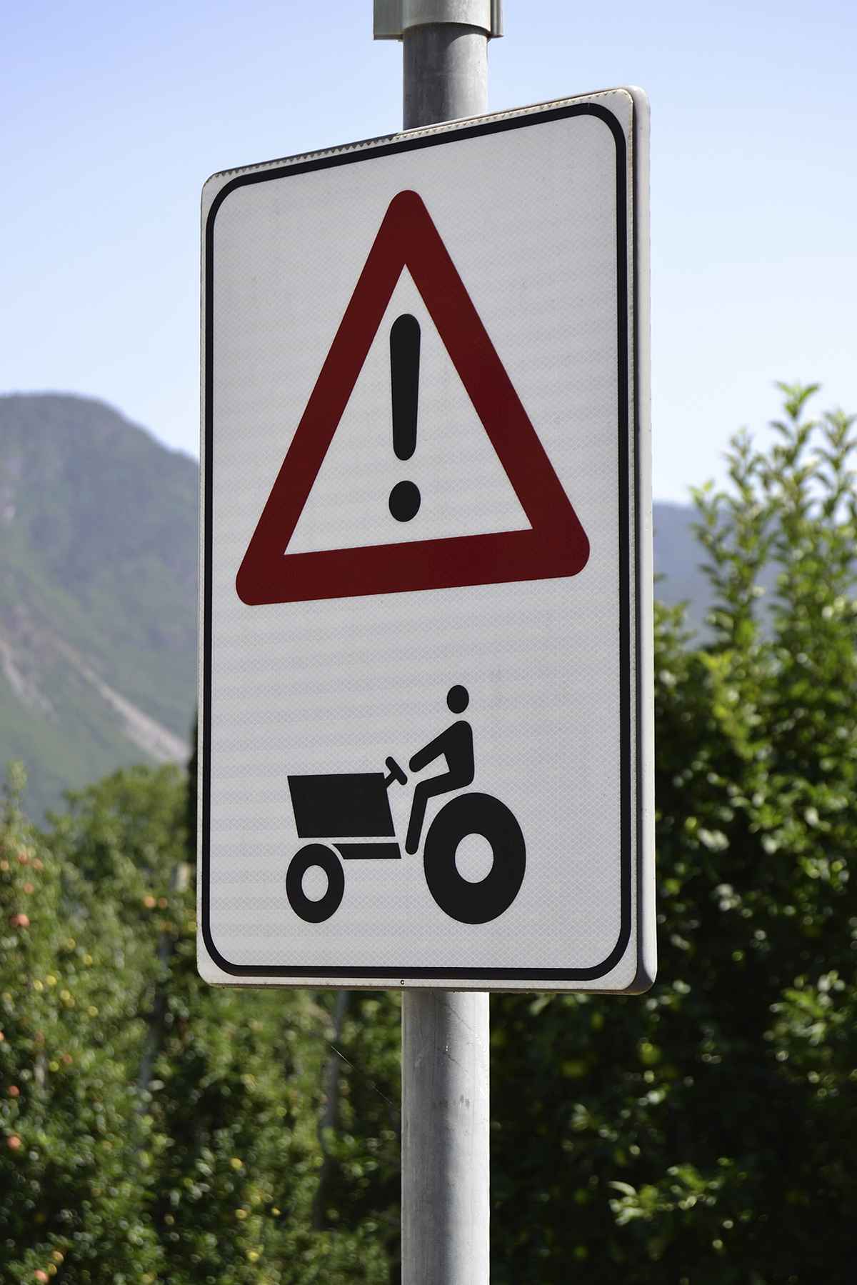 Achtung Traktor!