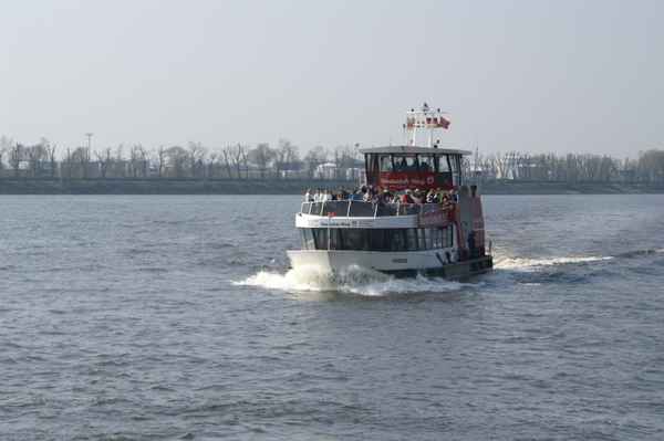 Fähre im Hamburger Hafen