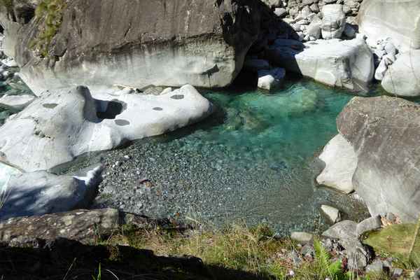 Kristallklar: Die Bavona (Zufluss zur Maggia)