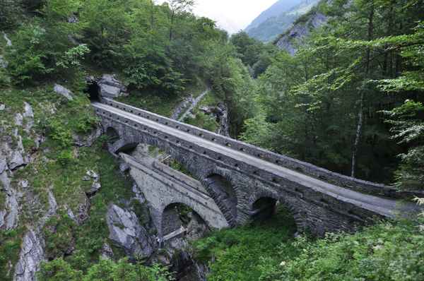 Neue und alte Pantenbrücke