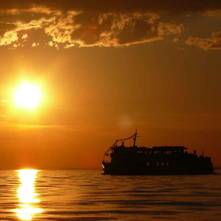 Schiffahrt am Abend auf dem Bodensee