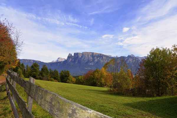 Der Schlern. Ein Bergmassiv in den Südtiroler Dolomiten.