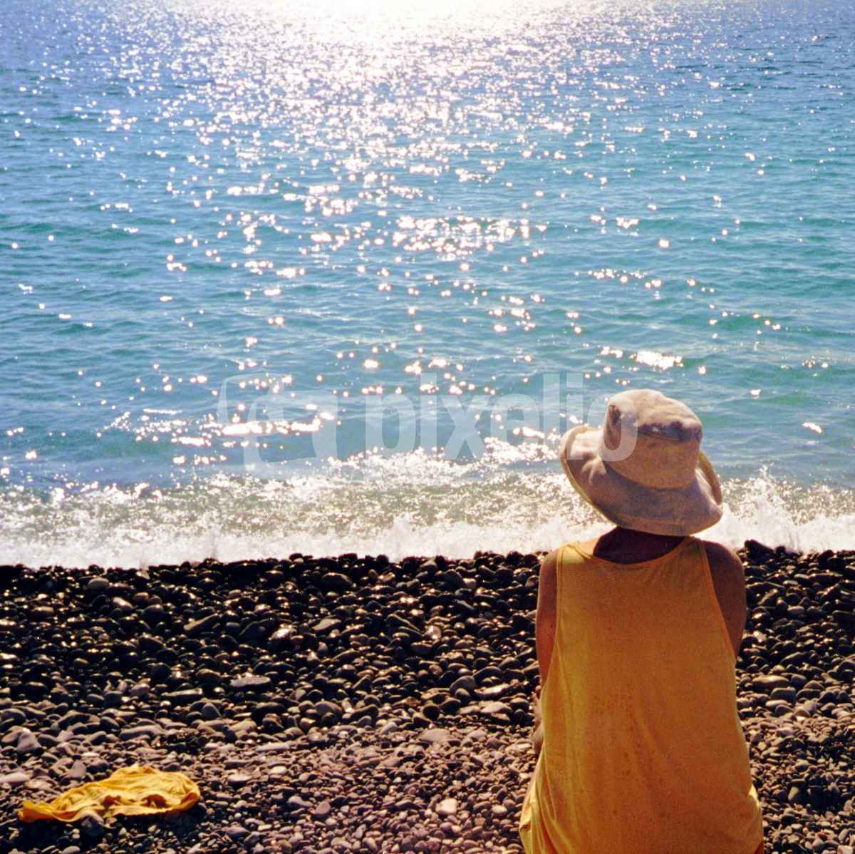 Eine Frau am Strand in Nizza