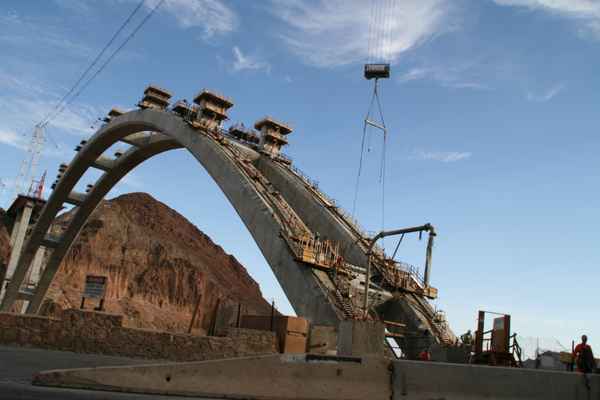 Br&uuml;ckenbau am Hoover Dam, USA, Arizona, 2009, Foto bitte ausschlie&szlig;lich zur redaktionellen Verwendung und mit Urheberhinweis: Alexander Hauk / alexander-hauk.de