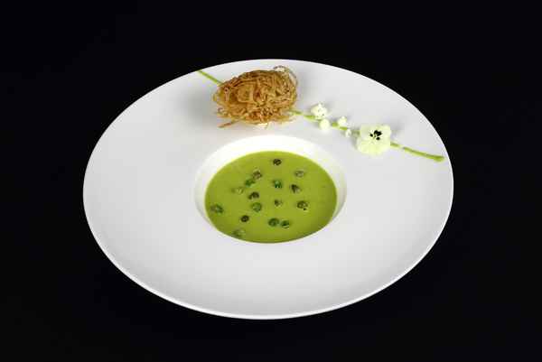 Erbsensuppe mit Frischkäsepraline