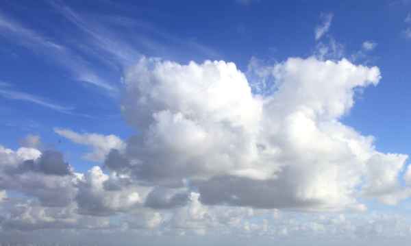 WOLKENFORMATION I