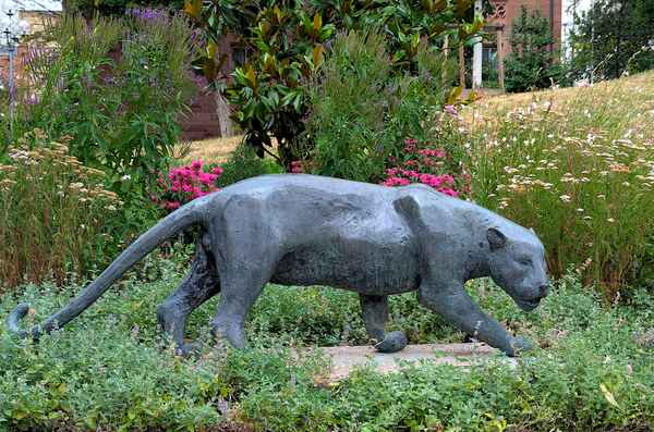 Panther von Ernemann Sanders im Blumenhof in Pforheim