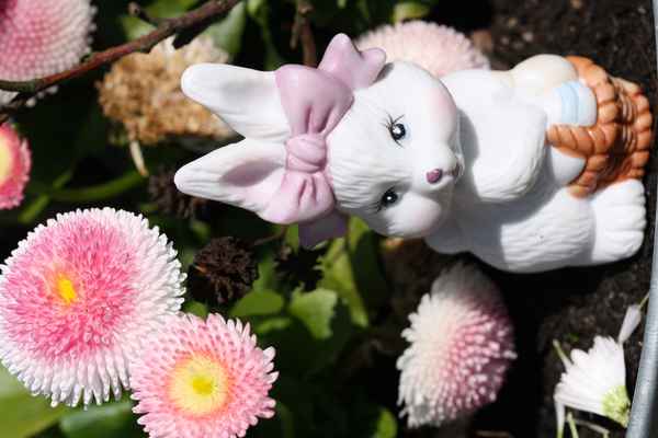 Osterhase mit Schleifchen