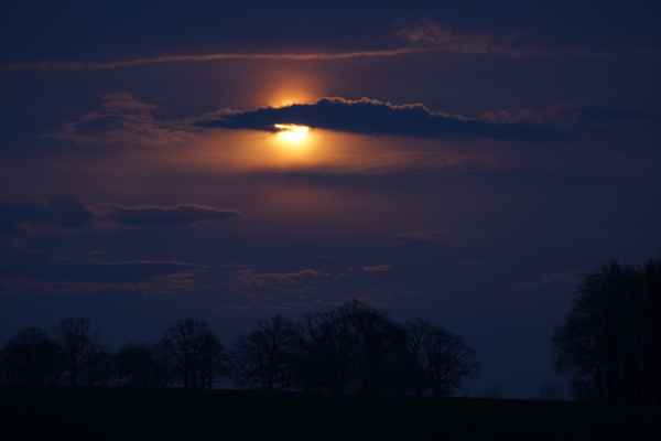 Leuchtender Mond