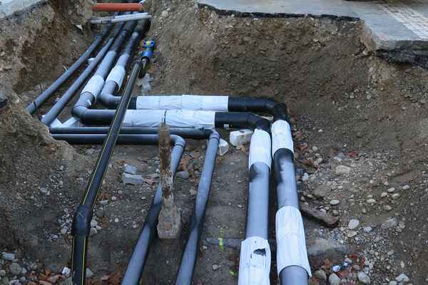 Tiefbau: Röhrenverlegung