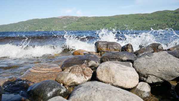 Bewegung im Loch Ness 1