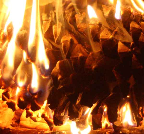 Glut im Kamin