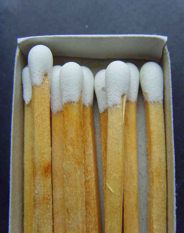 Zündhölzchens Farben -   weiß