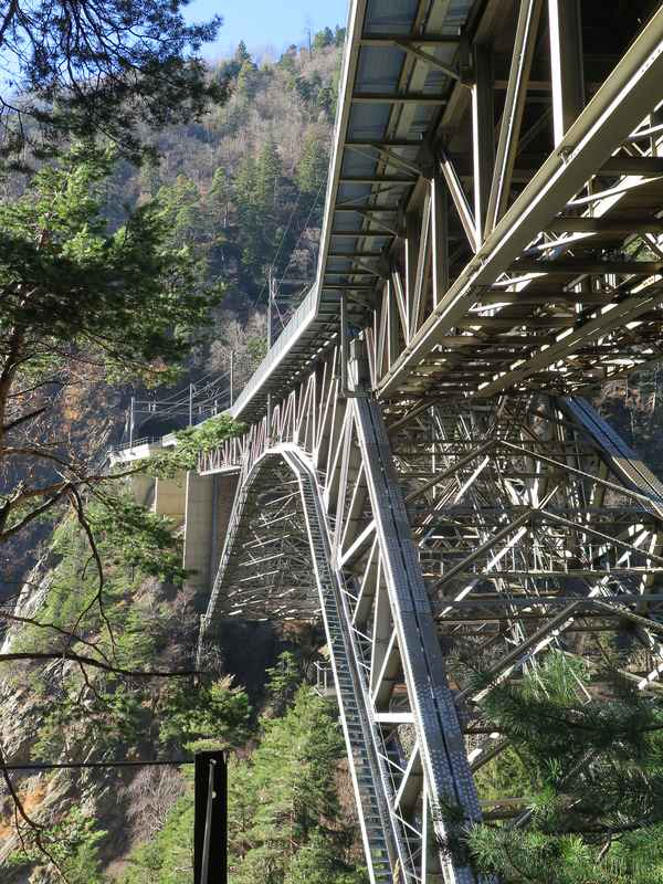 Stahlkonstruktion Bahnbrücke