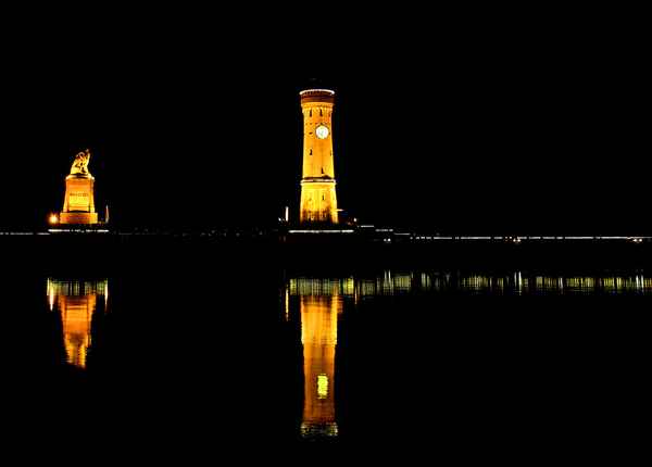 HAFENEINFAHRT LINDAU BEI NACHT I