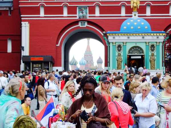 Touristen auf dem Mangegenplatz