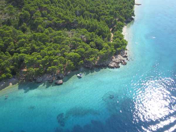 Sommer: Blick auf Bucht (Kroatien) / Foto: Alexander Hauk