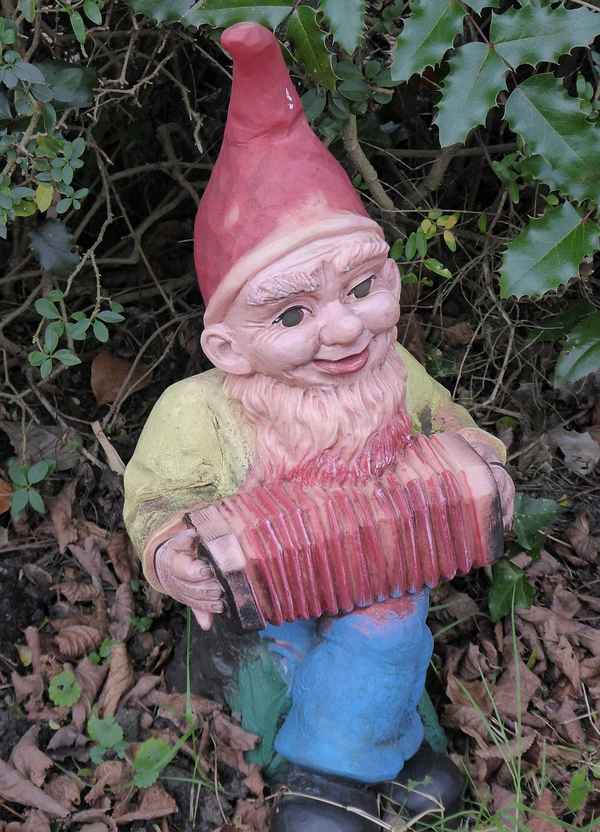 Gartenzwerg mit Ziehharmonika
