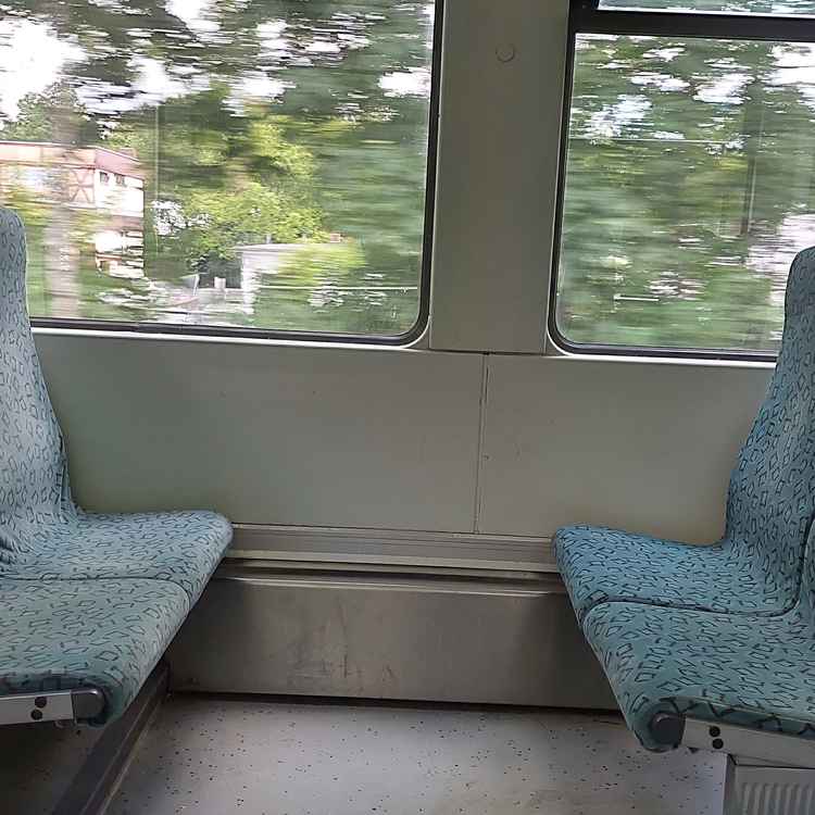 leeres Abteil im Nahverkehrszug