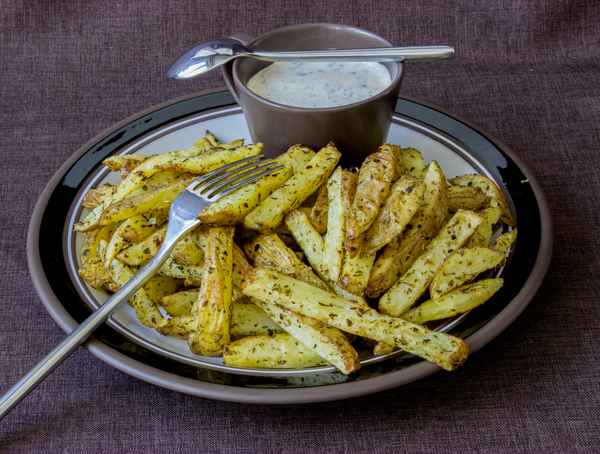 Kartoffelsticks mit Dip