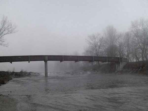 Brücke im Nebel