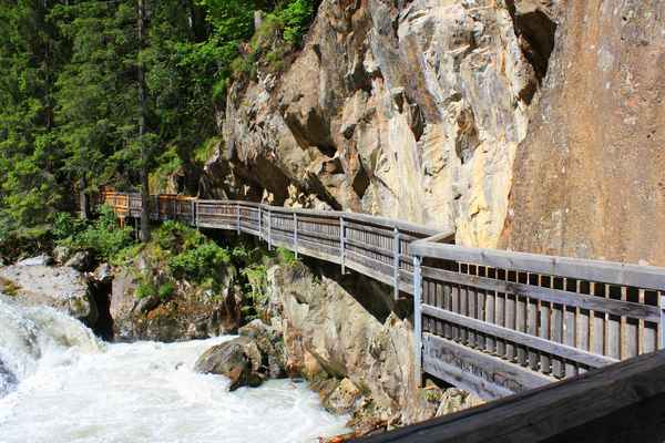 IMMER AN DER WAND LANG II